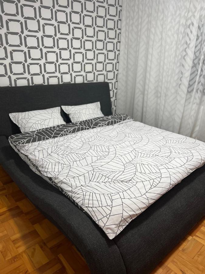 Apartment Mona Taxi#airport #parking#bucharest#therme Otopeni