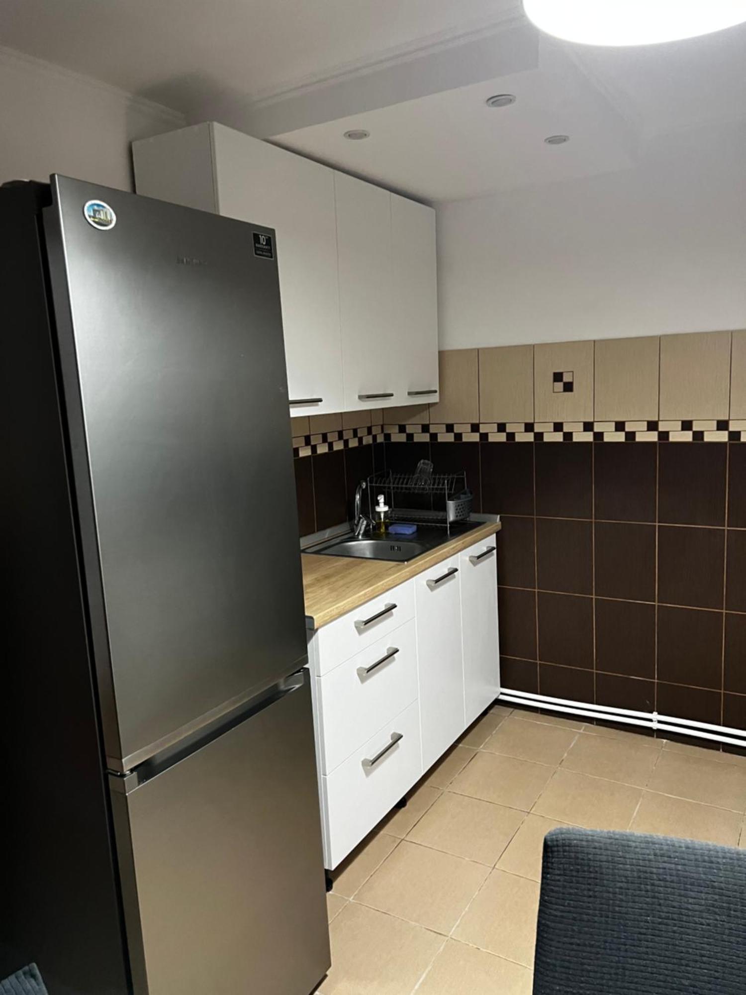 Apartment Mona Taxi#airport #parking#bucharest#therme *